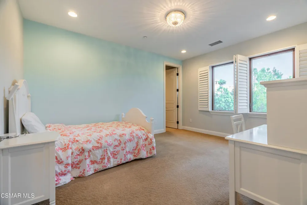 796 Via Sedona Newbury Park, CA 91320