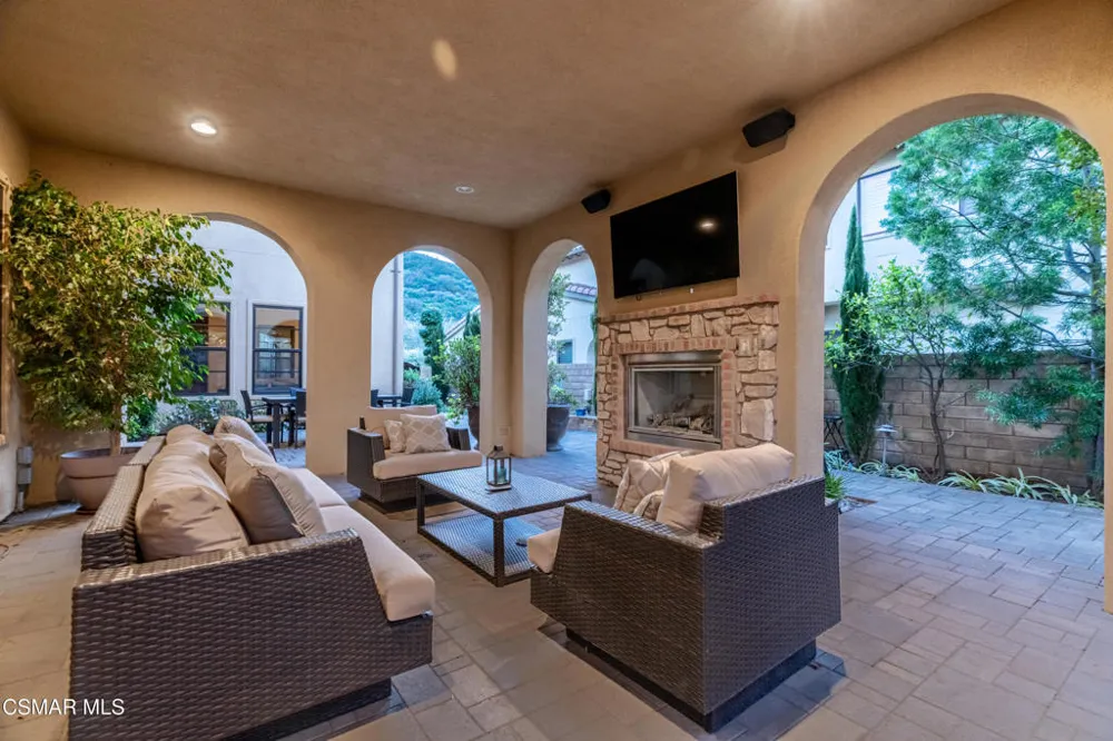 796 Via Sedona Newbury Park, CA 91320