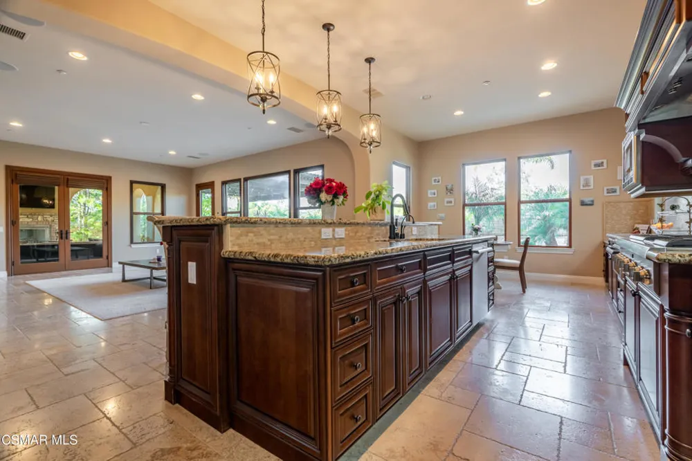 796 Via Sedona Newbury Park, CA 91320