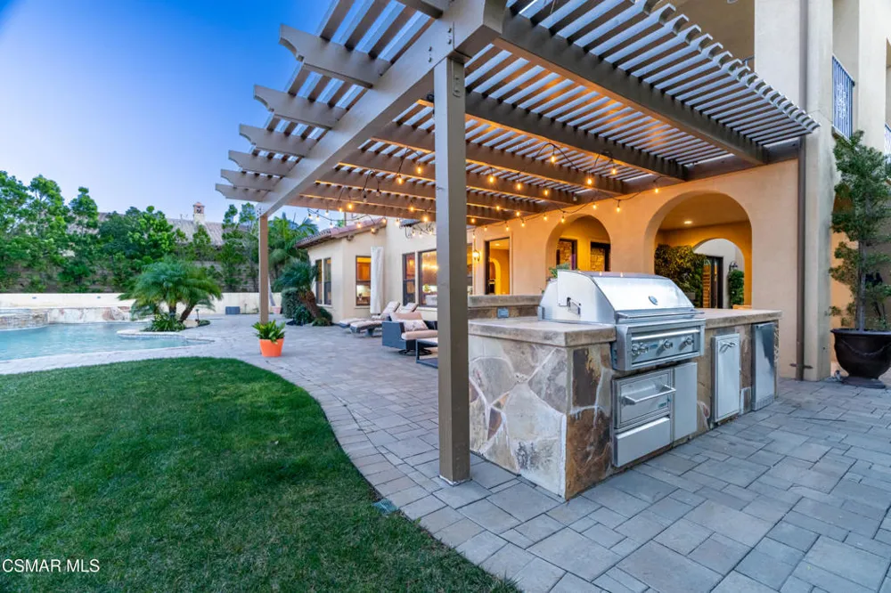 796 Via Sedona Newbury Park, CA 91320