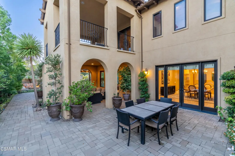 796 Via Sedona Newbury Park, CA 91320