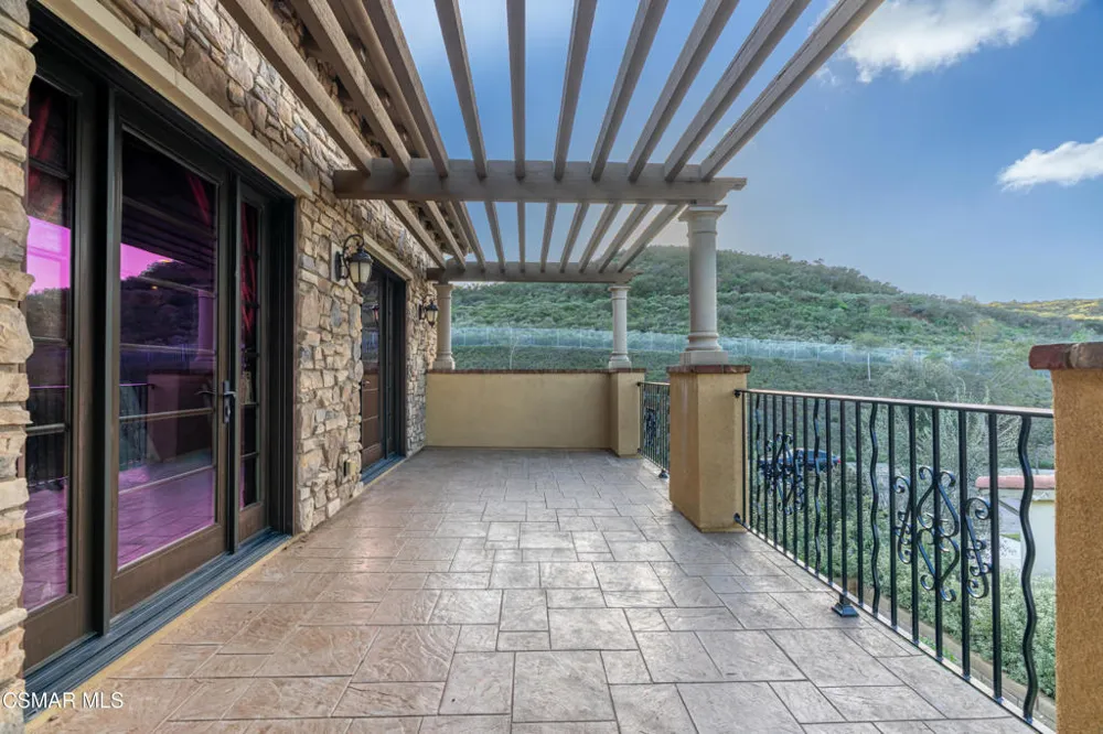 796 Via Sedona Newbury Park, CA 91320
