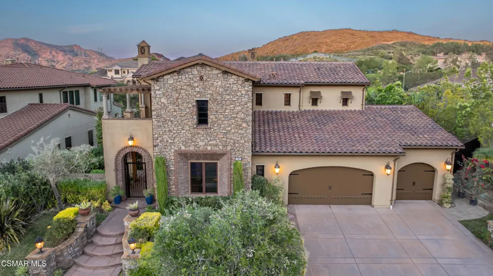 796 Via Sedona Newbury Park, CA 91320