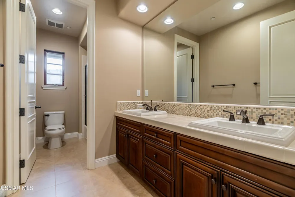 796 Via Sedona Newbury Park, CA 91320