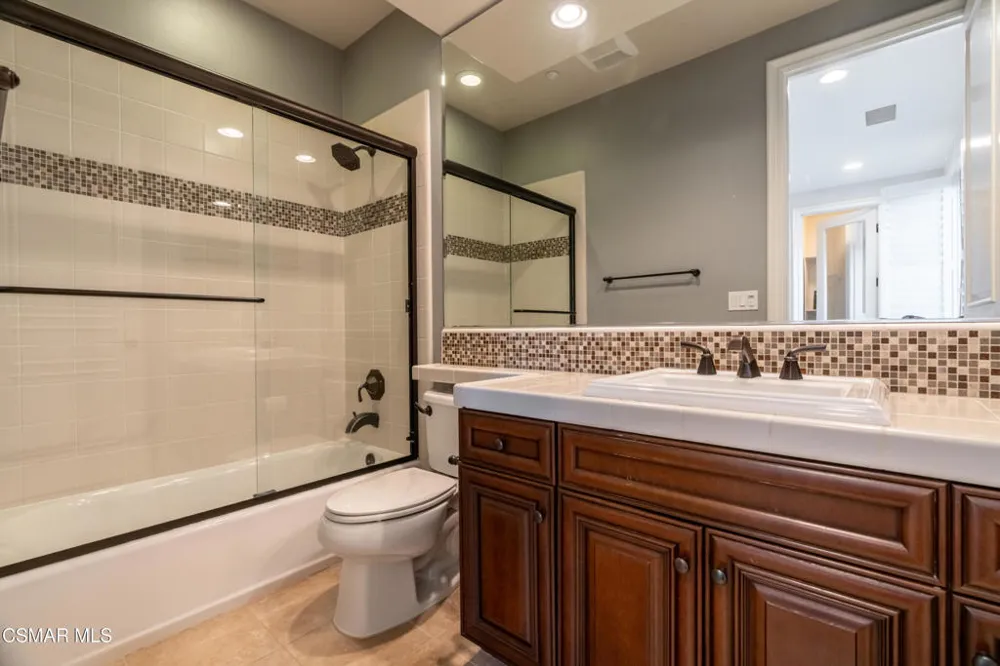 796 Via Sedona Newbury Park, CA 91320