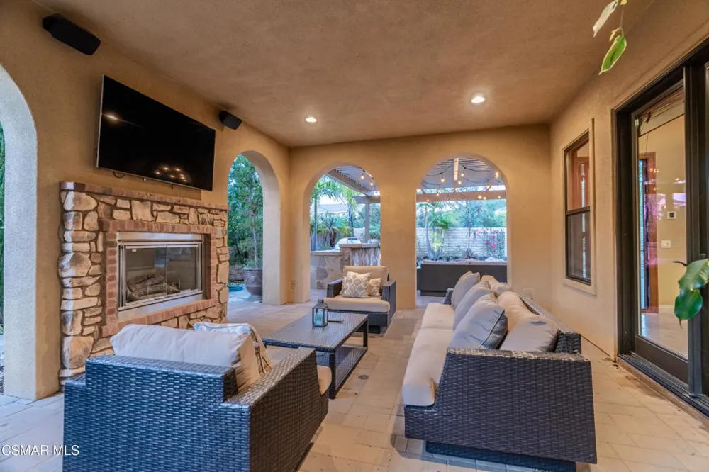 796 Via Sedona Newbury Park, CA 91320