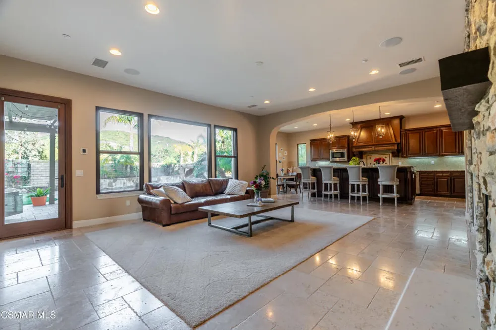 796 Via Sedona Newbury Park, CA 91320