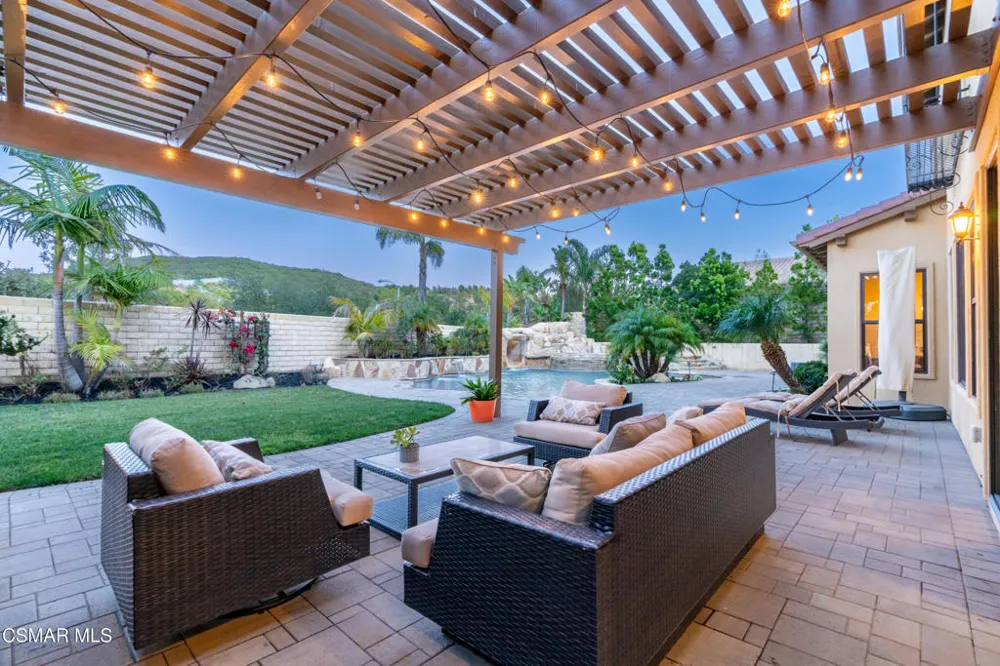 796 Via Sedona Newbury Park, CA 91320