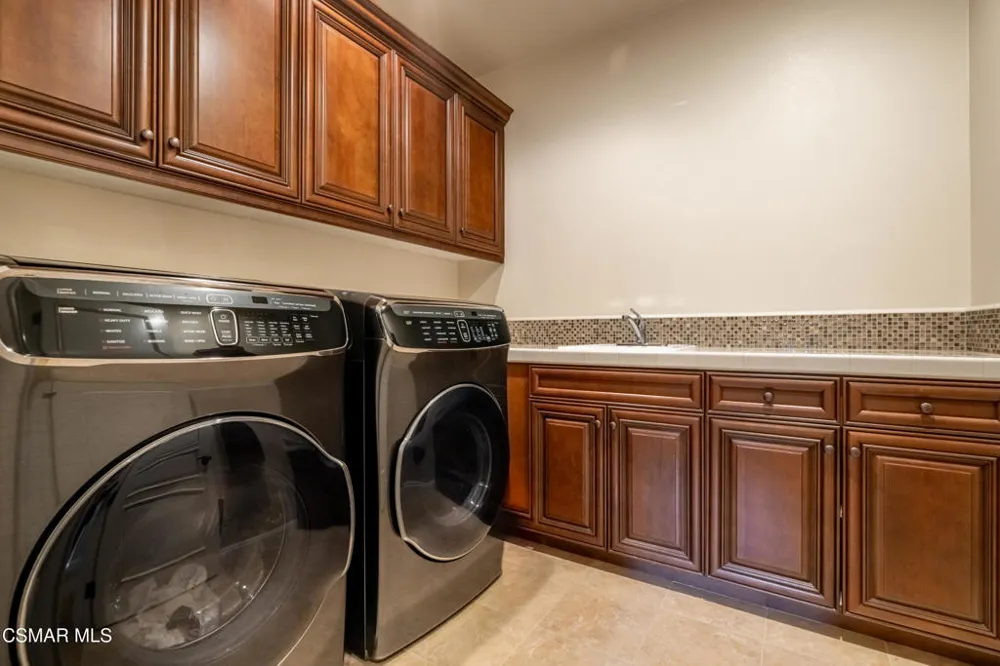 796 Via Sedona Newbury Park, CA 91320