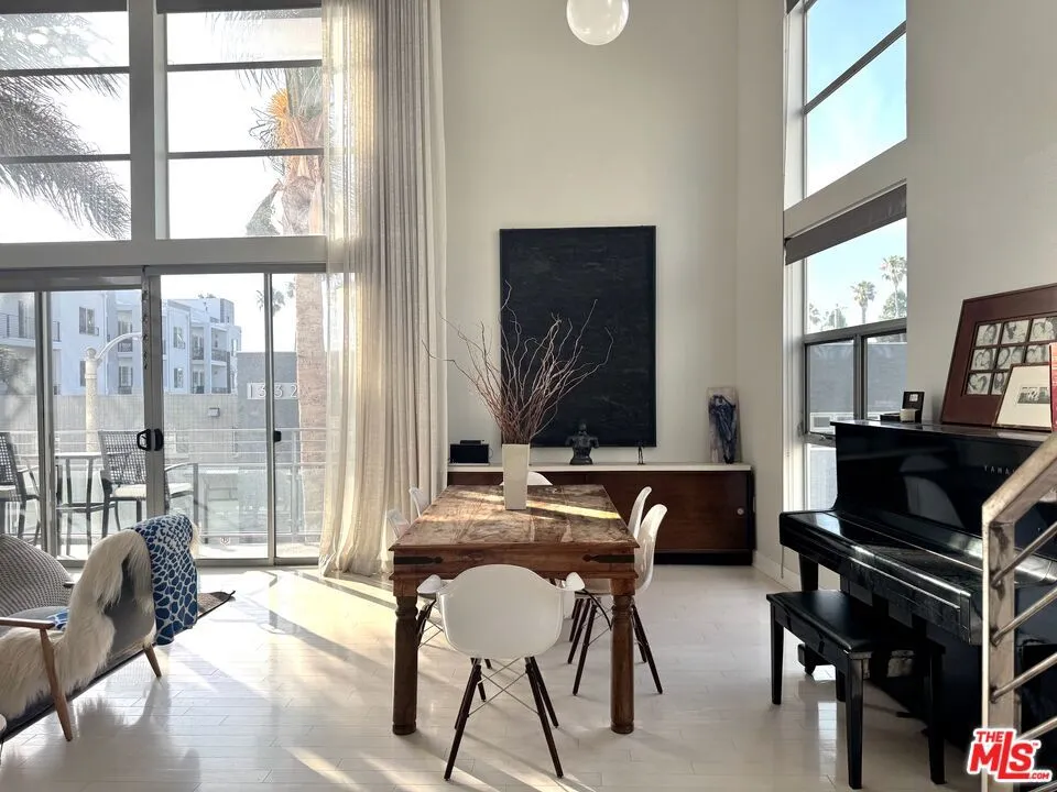 13326 Beach Avenue #203 Marina del Rey, CA 90292