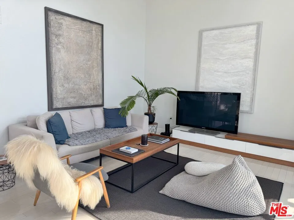 13326 Beach Avenue #203 Marina del Rey, CA 90292