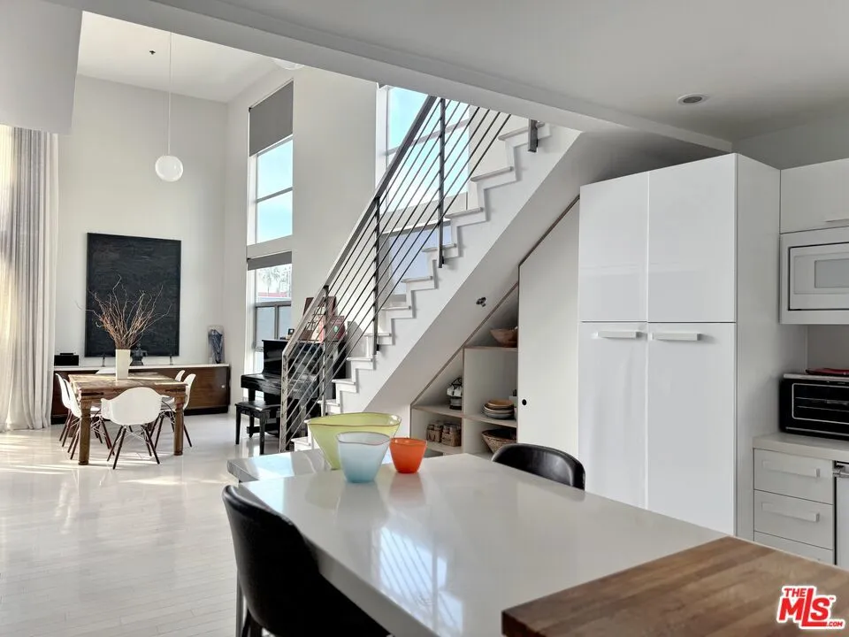 13326 Beach Avenue #203 Marina del Rey, CA 90292
