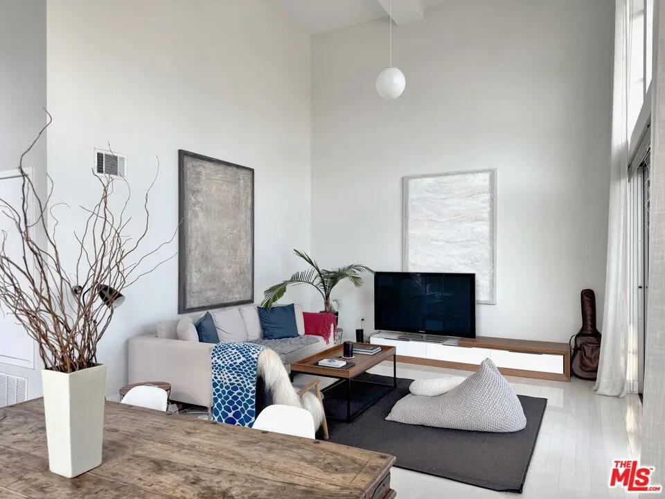 13326 Beach Avenue #203 Marina del Rey, CA 90292