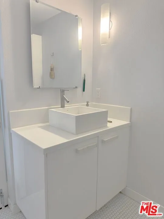 13326 Beach Avenue #203 Marina del Rey, CA 90292