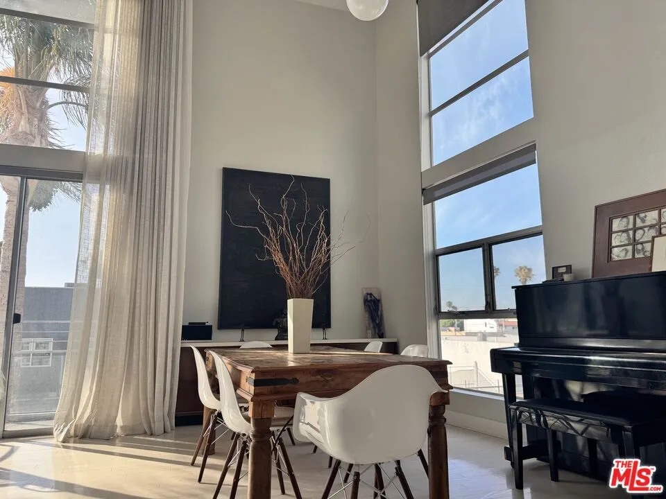 13326 Beach Avenue #203 Marina del Rey, CA 90292