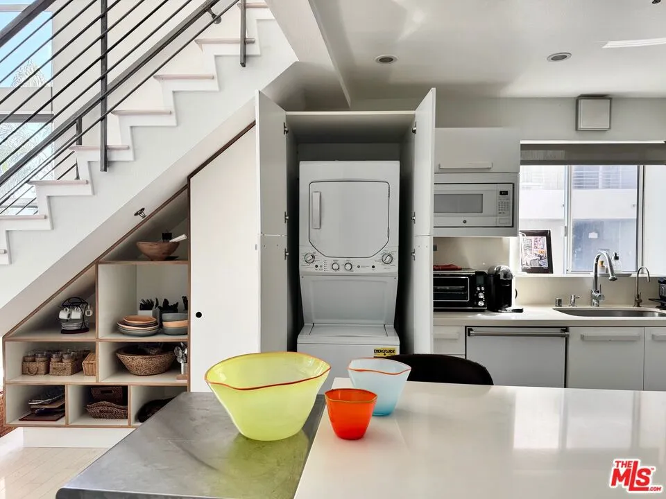 13326 Beach Avenue #203 Marina del Rey, CA 90292