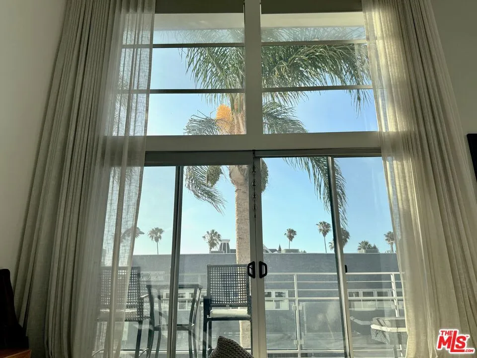 13326 Beach Avenue #203 Marina del Rey, CA 90292