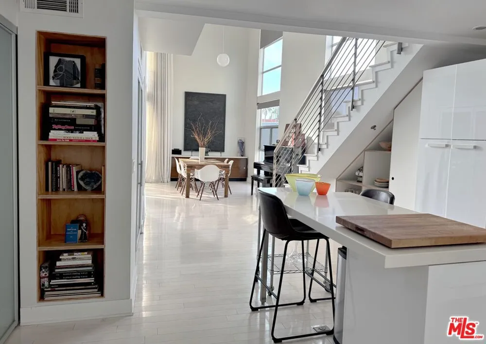 13326 Beach Avenue #203 Marina del Rey, CA 90292