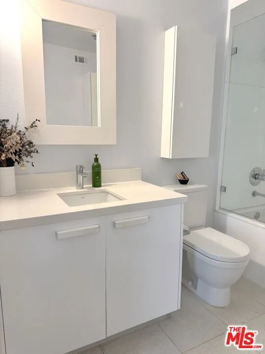 13326 Beach Avenue #203 Marina del Rey, CA 90292