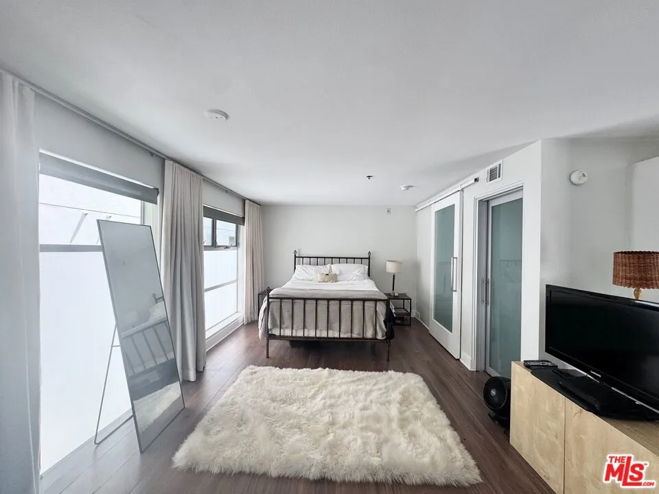 13326 Beach Avenue #203 Marina del Rey, CA 90292