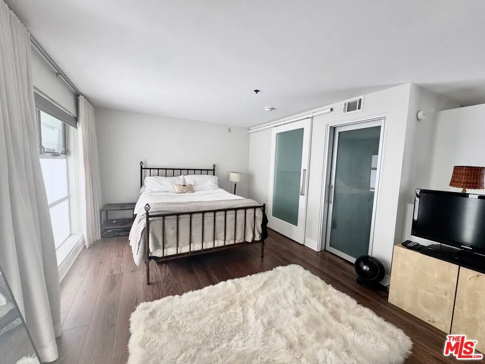 13326 Beach Avenue #203 Marina del Rey, CA 90292