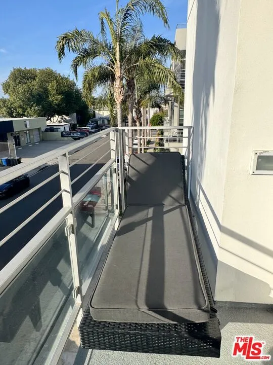 13326 Beach Avenue #203 Marina del Rey, CA 90292