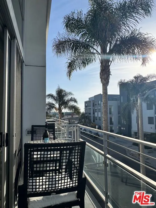 13326 Beach Avenue #203 Marina del Rey, CA 90292