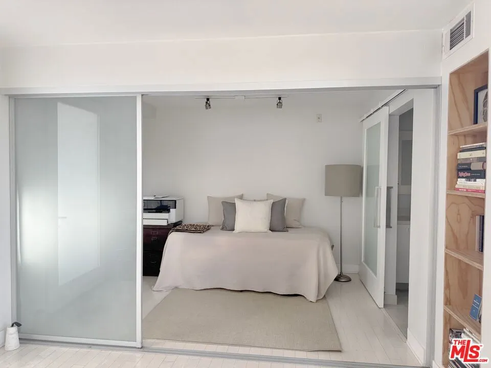 13326 Beach Avenue #203 Marina del Rey, CA 90292