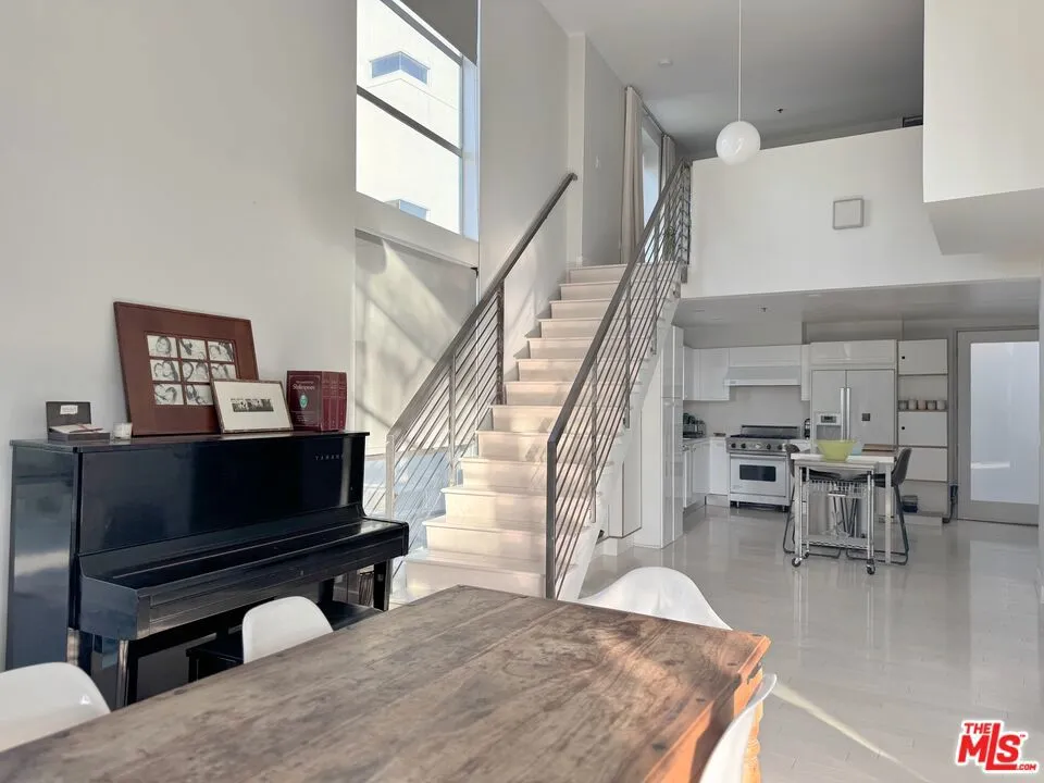 13326 Beach Avenue #203 Marina del Rey, CA 90292
