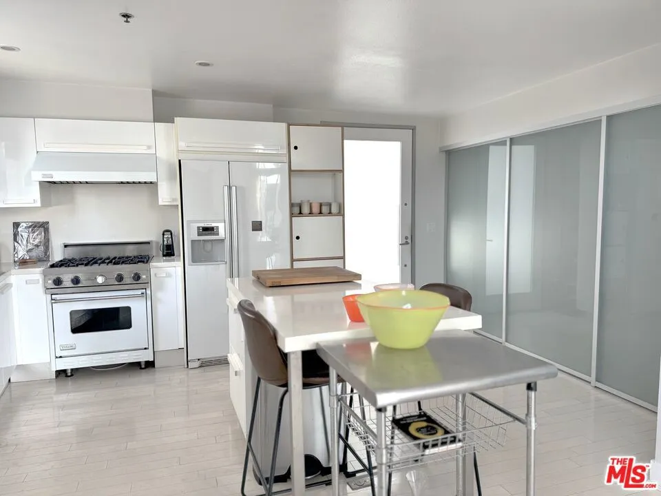 13326 Beach Avenue #203 Marina del Rey, CA 90292