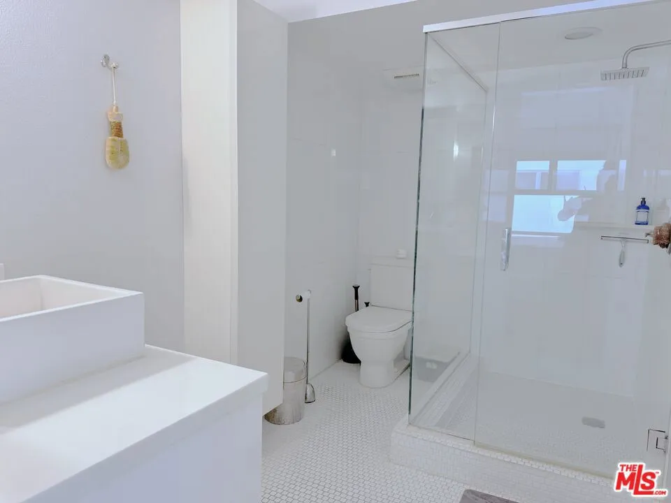 13326 Beach Avenue #203 Marina del Rey, CA 90292