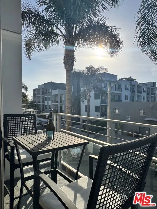 13326 Beach Avenue #203 Marina del Rey, CA 90292