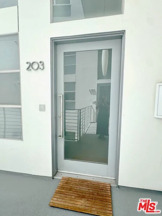 13326 Beach Avenue #203 Marina del Rey, CA 90292