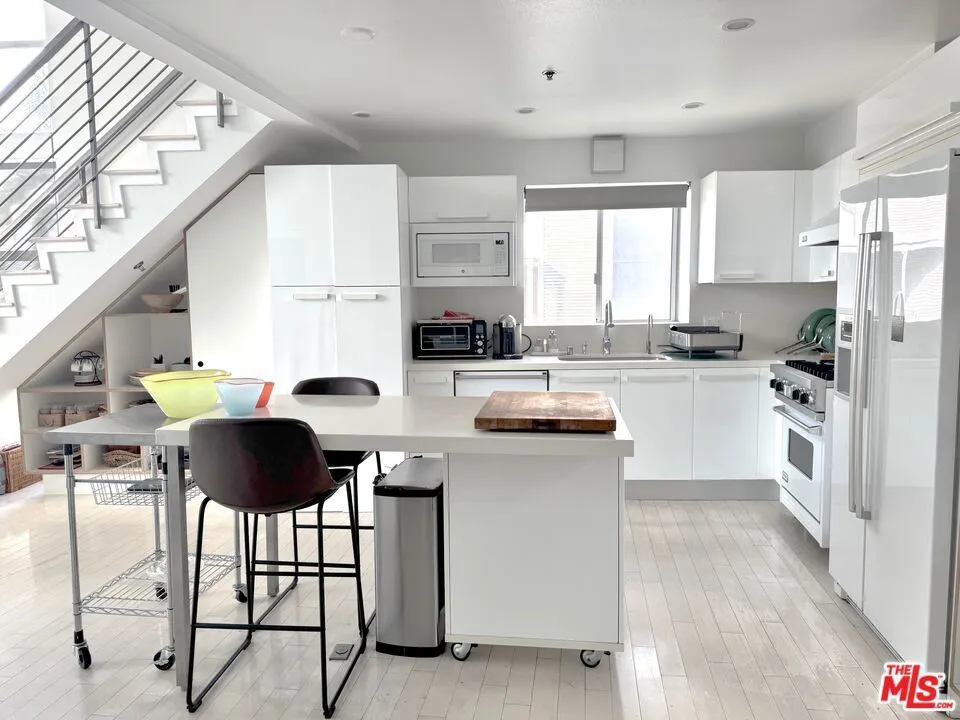 13326 Beach Avenue #203 Marina del Rey, CA 90292