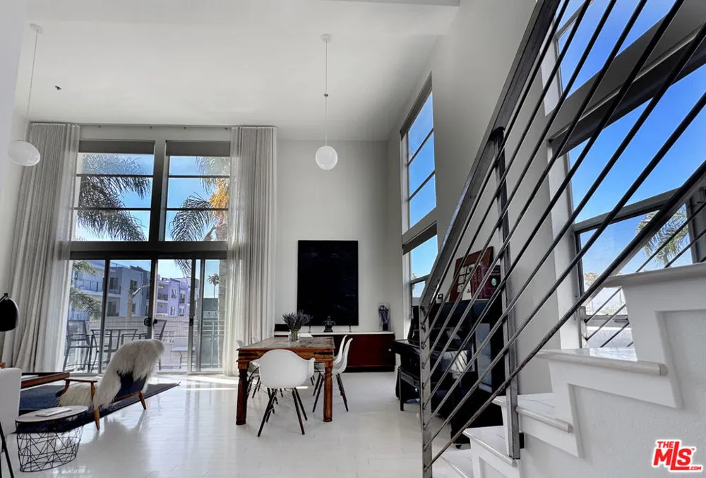 13326 Beach Avenue #203 Marina del Rey, CA 90292