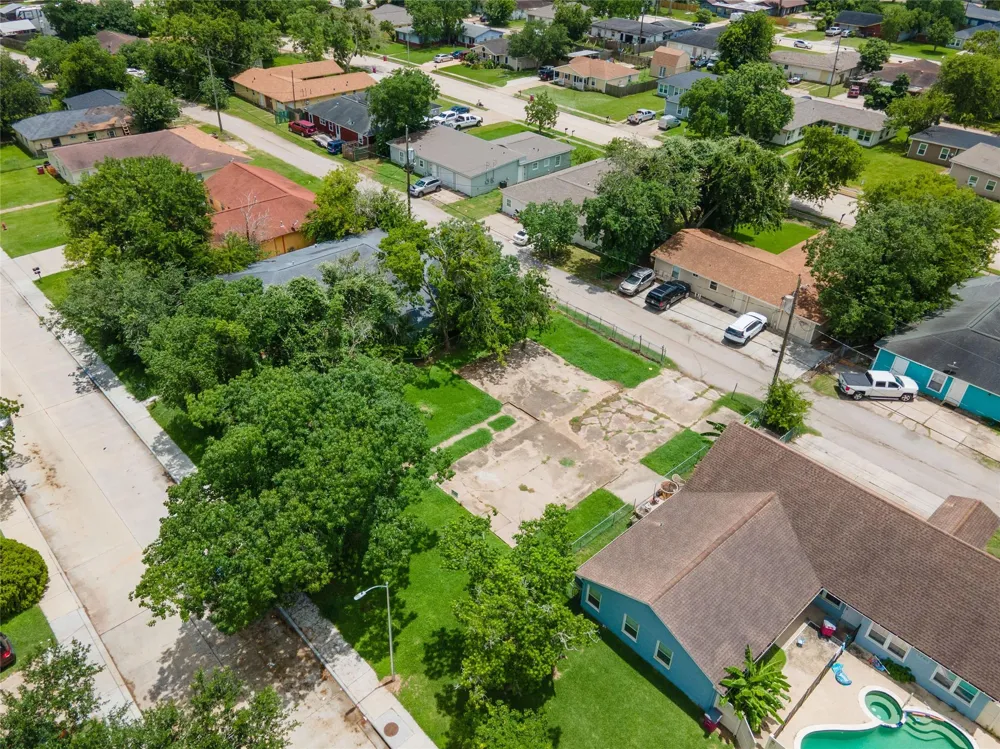 1735 W 7th Street Freeport, TX 77541