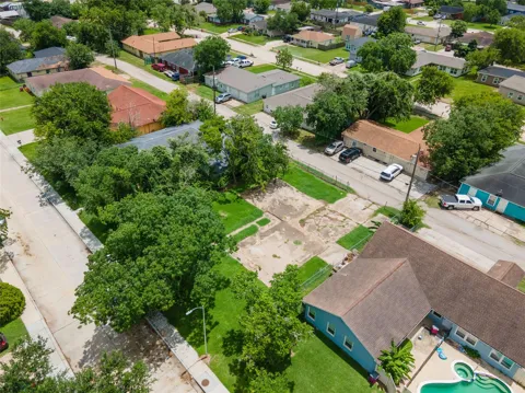 1735 W 7th Street