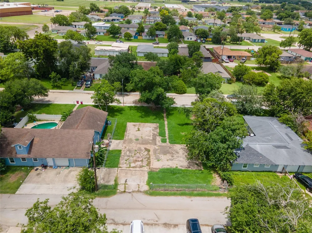 1735 W 7th Street Freeport, TX 77541