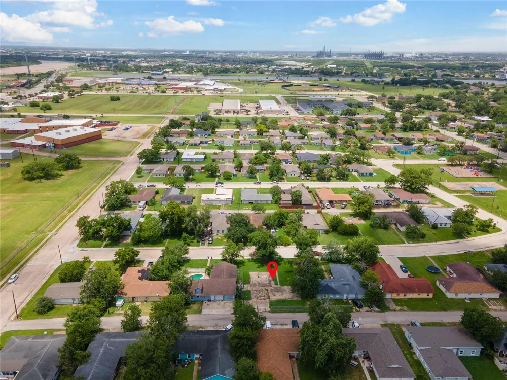1735 W 7th Street Freeport, TX 77541