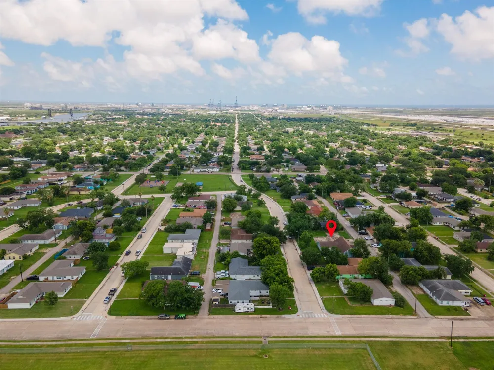 1735 W 7th Street Freeport, TX 77541