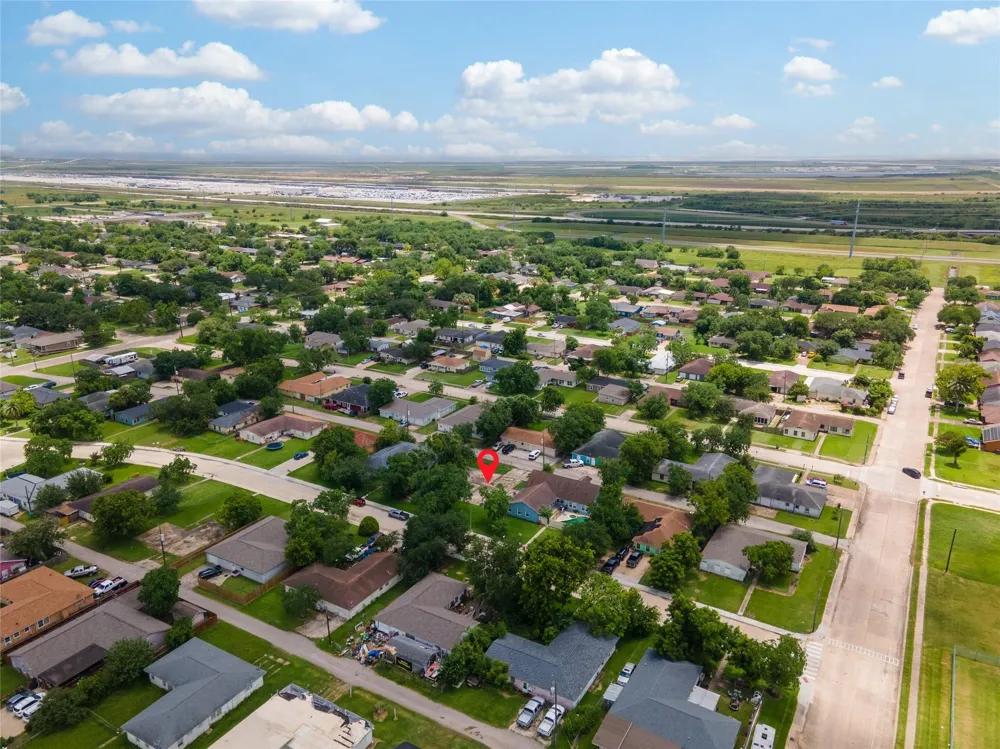1735 W 7th Street Freeport, TX 77541