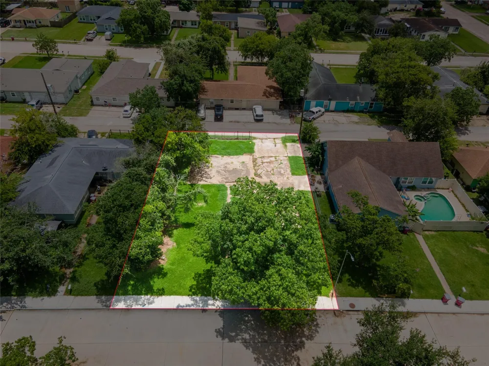 1735 W 7th Street Freeport, TX 77541