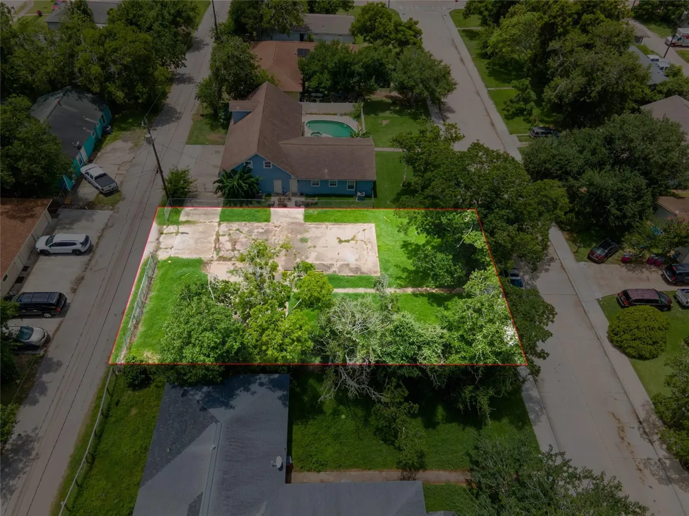1735 W 7th Street Freeport, TX 77541