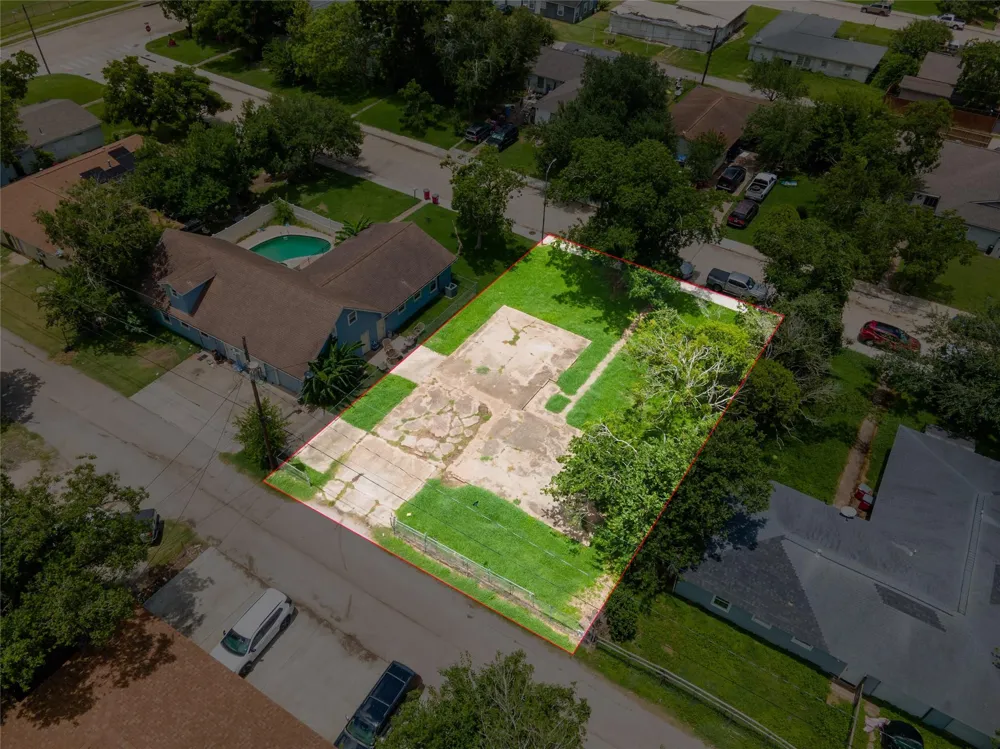 1735 W 7th Street Freeport, TX 77541