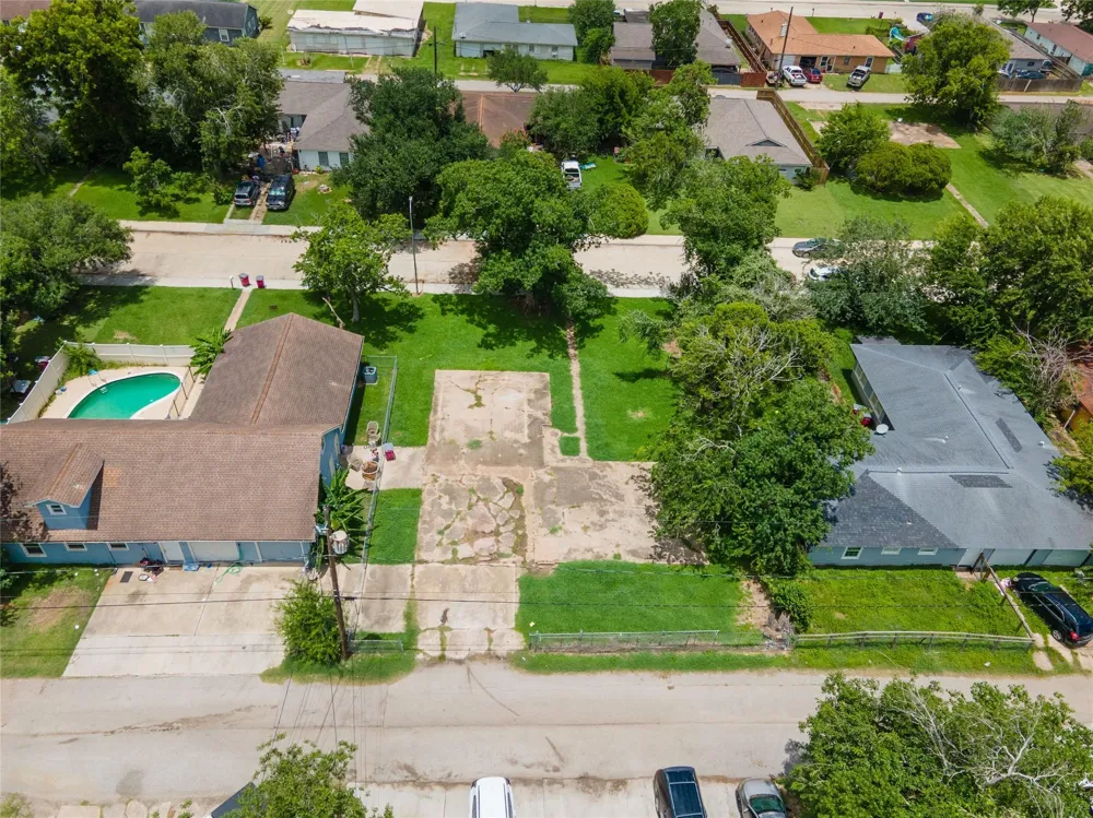 1735 W 7th Street Freeport, TX 77541