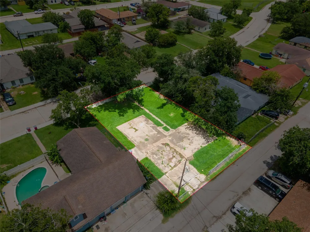 1735 W 7th Street Freeport, TX 77541