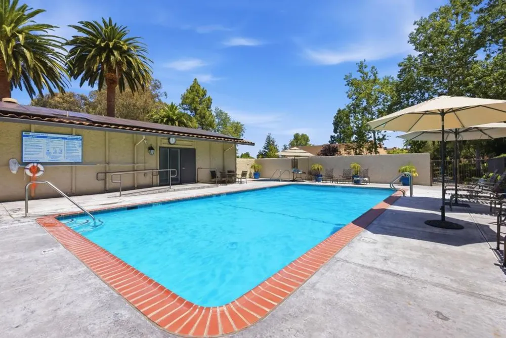 135 Vista Del Lago Los Gatos, CA 95032