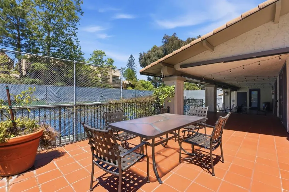 135 Vista Del Lago Los Gatos, CA 95032