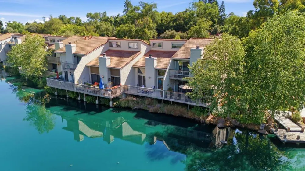 135 Vista Del Lago Los Gatos, CA 95032