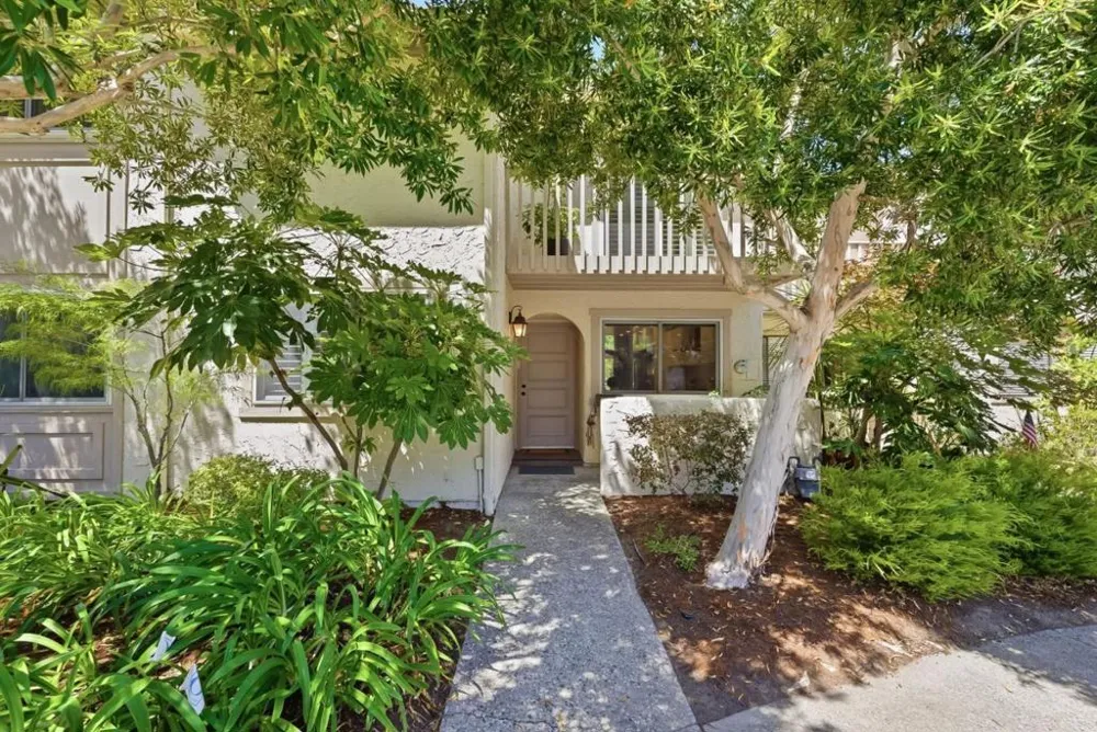 135 Vista Del Lago Los Gatos, CA 95032
